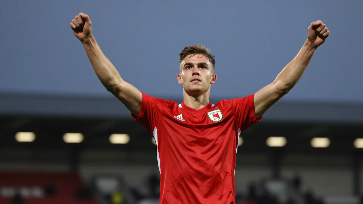 Sean Moore’s late strike earns Shelbourne historic draw vs Ajax